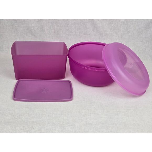 2 Tupperware Large Containers - Picture 2 of 5